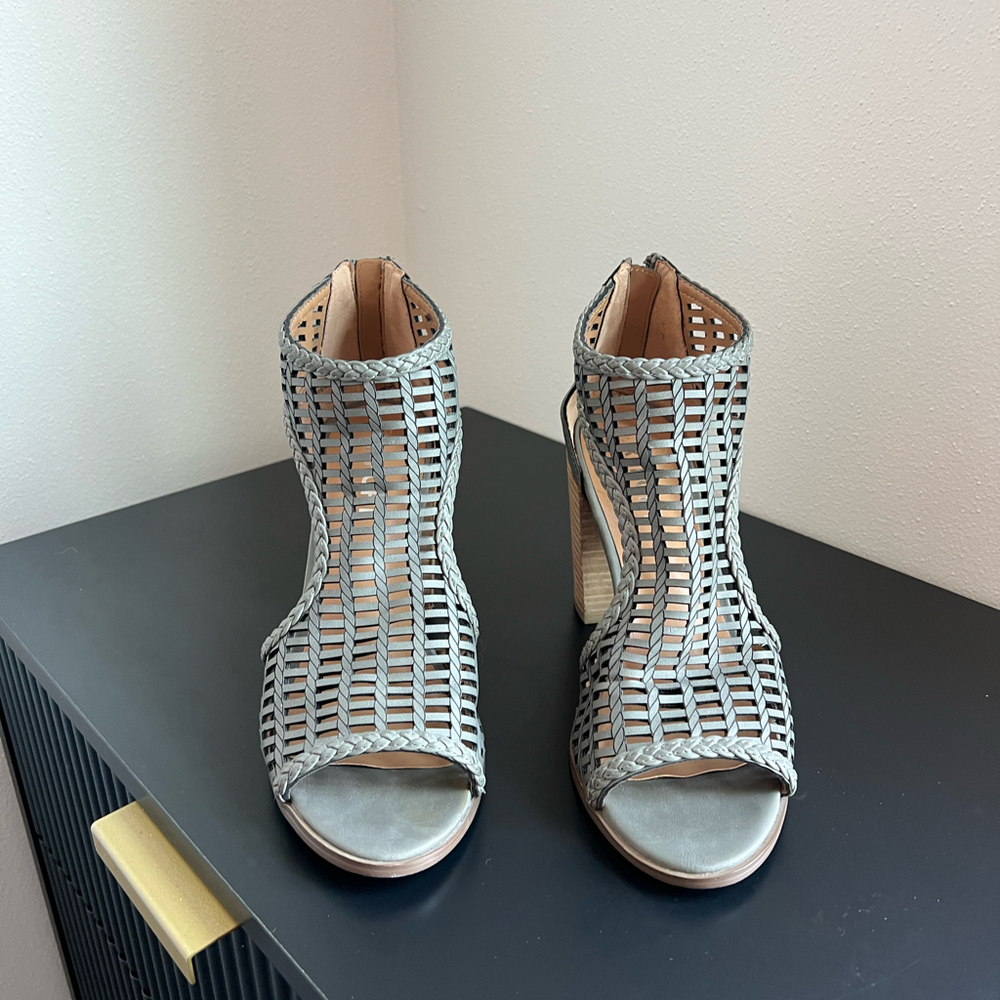 REPORT open toe wedge